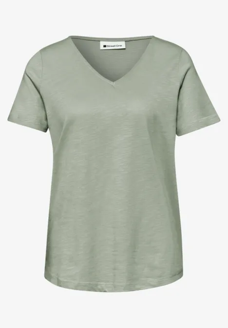Schlichtes kurzärmeliges T-Shirt mit V-Ausschnitt in Salbeigrün.