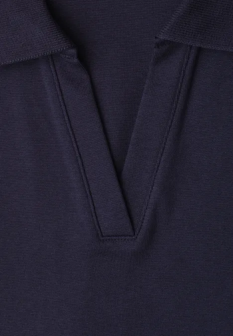 Polo bleu foncé avec col et encolure en V