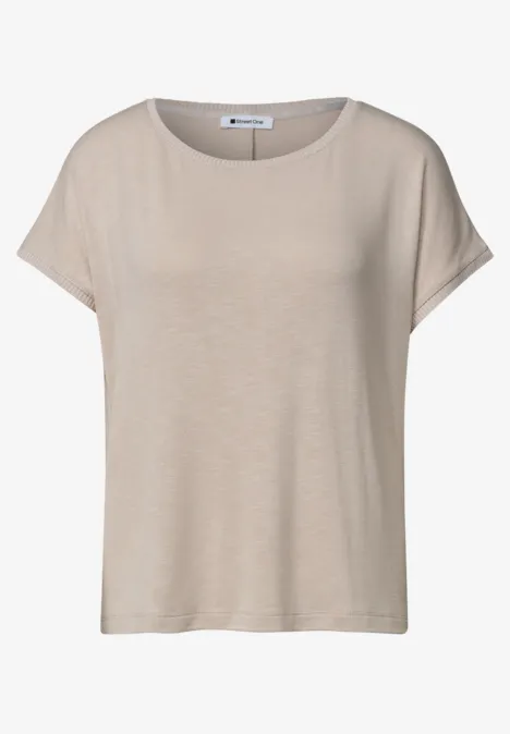 Eenvoudig beige dames T-shirt met korte mouwen en ronde hals.