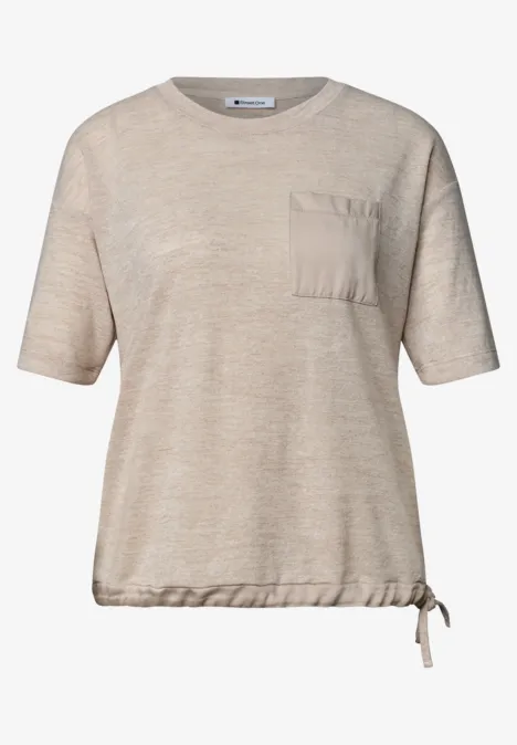 Beiges kurzärmeliges T-Shirt mit Brusttasche und Kordelzug am Saum