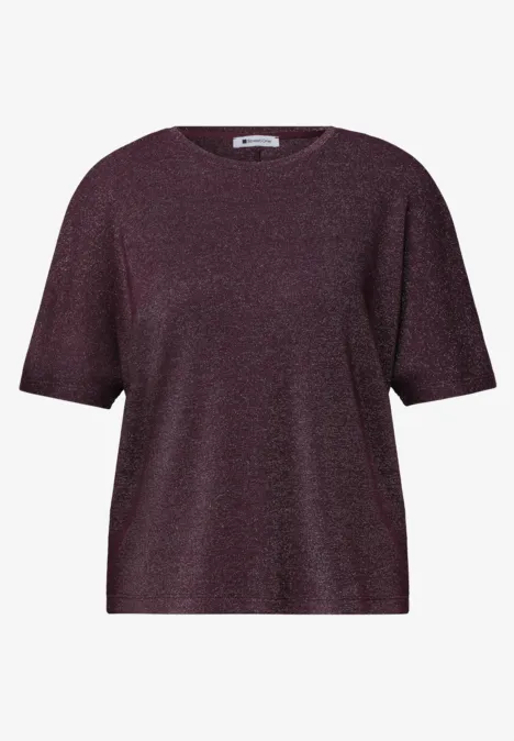 Een simpel donkerpaars dames-T-shirt met korte mouwen en ronde hals.