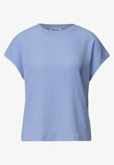 Hellblaues Damen-Shirt mit kurzen Ärmeln und rundem Ausschnitt.