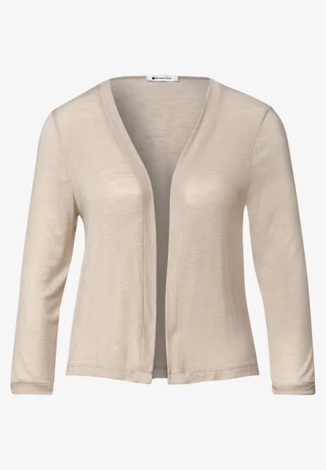 Beiger, offener Damen-Cardigan mit 3/4-Ärmeln aus feinem, leichtem Strickmaterial.