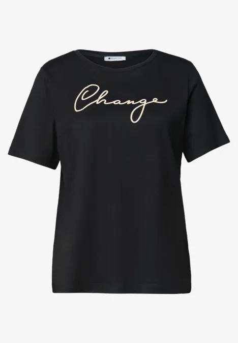 Schwarzes T-Shirt mit dem weißen Schriftzug Change in Handschrift-Optik.