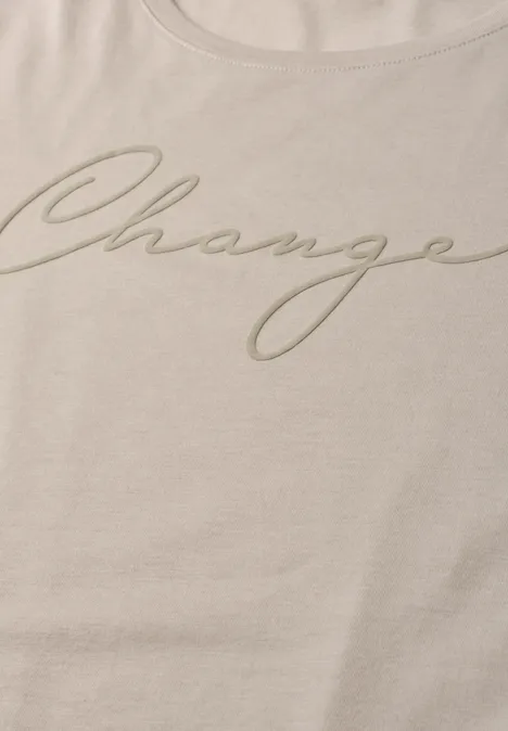 Beige shirt met elegant schreefschrift-opdruk “Change”