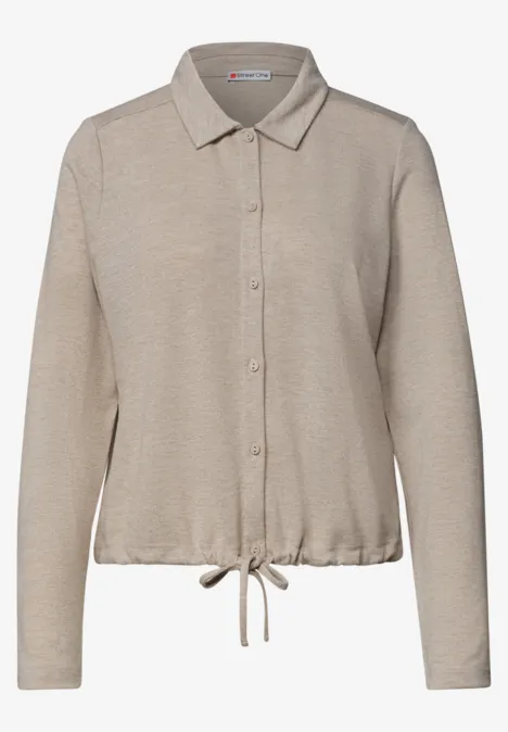 Beige Langarmbluse mit Kragen, Knopfleiste und Tunnelzugsaum.