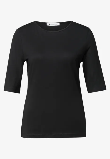 Schlichtes schwarzes T-Shirt mit halblangen Ärmeln