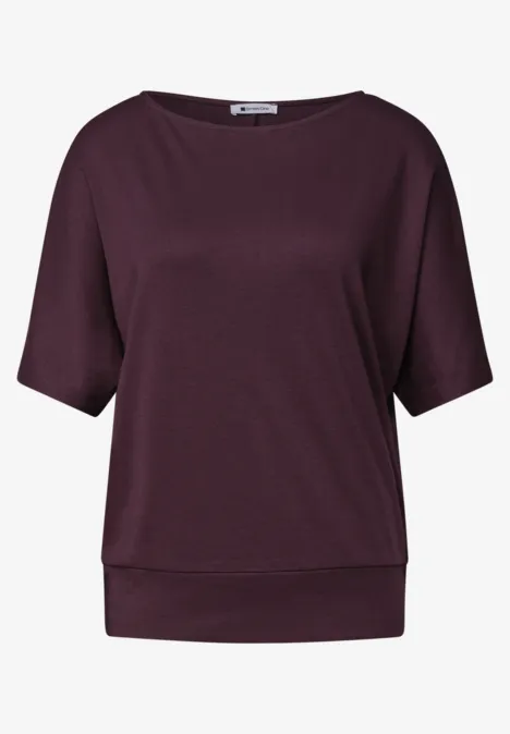 Basic Shirt met boothals en elastische zoom rustic rouge Een eenvoudige donkerpaarse dames top met korte vleermuismouwen en brede boord.