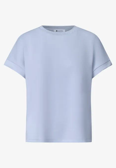 T-shirt bleu clair à manches courtes et col rond