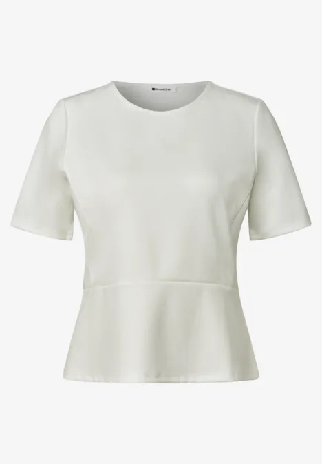 Shirt met ronde hals en volantdetail off white Witte top met korte mouwen, ronde hals en getailleerde pasvorm
