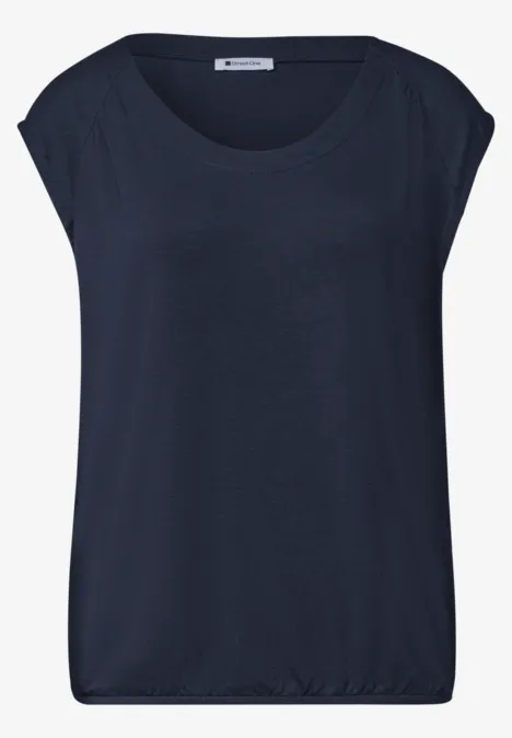 Dunkelblaues, ärmelloses Shirt mit weitem Rundhalsausschnitt und leichtem Fall, leger geschnitten.