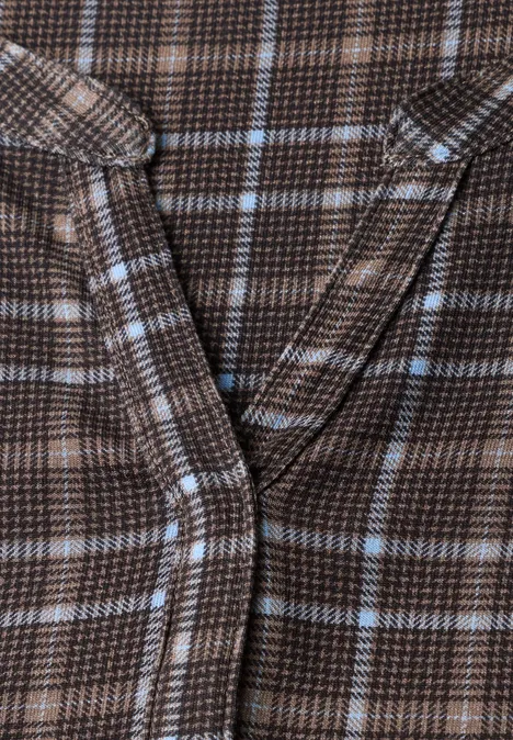 3/4-Arm Shirt mit Split Neck und Print silk brown Nahaufnahme eines braun-blauen karierten Stoffmusters an einem Kleidungsstück.