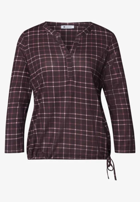 3/4-Arm Shirt mit Split Neck und Print rustic rouge Damenbluse mit viertelarm, V-Ausschnitt, Karomuster in Weinrot mit Tunnelzugbund.