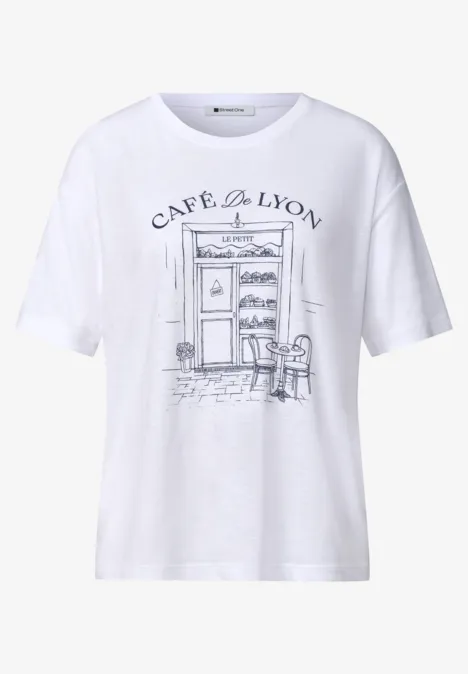 T-Shirt mit Rundhals und Frontprint White Weißes T-Shirt mit Skizze eines Cafés 'Café de Lyon' und Straßenszenerie