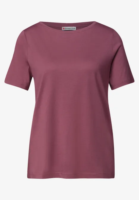 Ein schlichtes, kurzärmeliges T-Shirt in Mauve mit Rundhalsausschnitt.