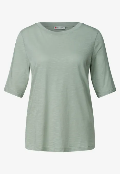Basic Shirt met ronde hals in Unifarbe eucalyptus green Een eenvoudig, lichtgroen T-shirt met halflange mouwen en losse pasvorm.