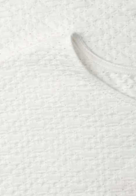 T-Shirt aus Spitze mit Rundhals off white Weißes Waffelstrick-Gewebe, Nahaufnahme einer strukturierten Textiloberfläche.