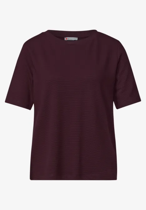 Einfaches kurzärmeliges T-Shirt in dunklem Weinrot.