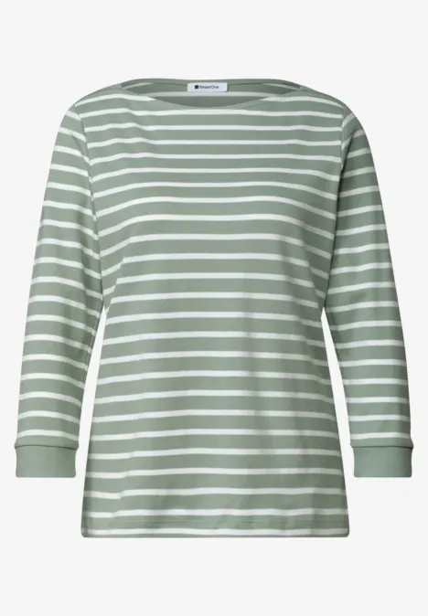 Grünes, gestreiftes Langarmshirt mit weißem Streifenmuster und lässigem Schnitt.