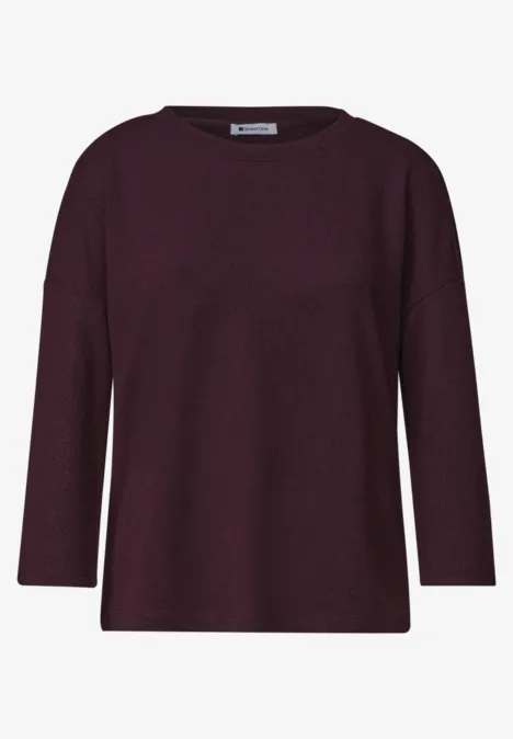 Lässiges T-Shirt in dunklem Beerenton, 3/4-Ärmel, locker geschnitten.