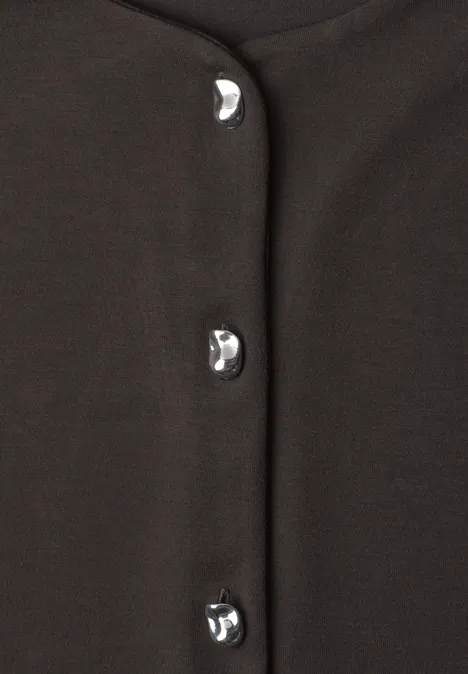 Strick-Look Jacke mit dekorativen Knöpfen black coffee Schwarzes Oberteil mit drei silbernen Druckknöpfen in Reihe.