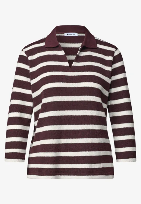 Weinrotes und weißes gestreiftes Langarm-Poloshirt mit V-Ausschnitt und Kragen.