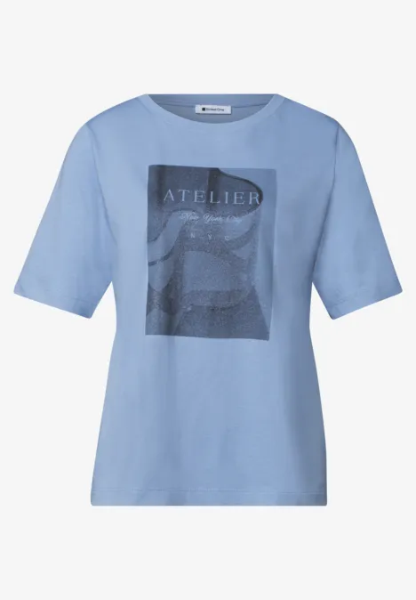 Shirt met ronde hals en fotoprint northern blue Hellblaues T-Shirt mit kurzem Arm und schwarzem Atelier-Print vorn