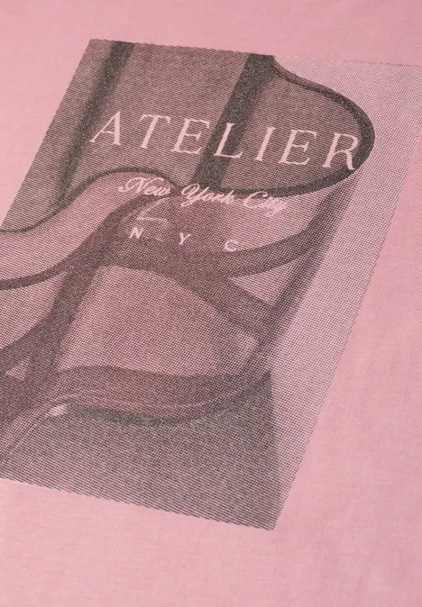 Shirt met ronde hals en fotoprint vintage blush Rosa T-Shirt mit grafischem Print eines Büchercovers mit der Aufschrift "ATELIER New York City NYC"