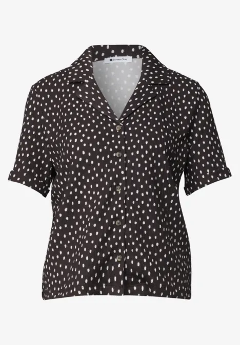 Shirt met verschillende texturen en een knoopsluiting black coffee Zwart hemd met witte stippen.