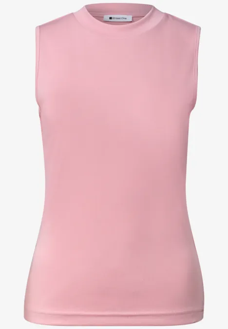 Ärmelloses, enganliegendes rosa Top ohne Muster.