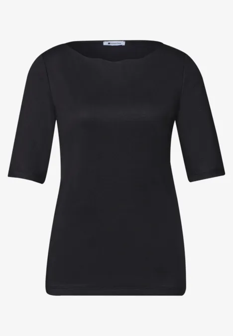Schwarzes, schlichtes Kurzarm-Shirt mit rundem Halsausschnitt.