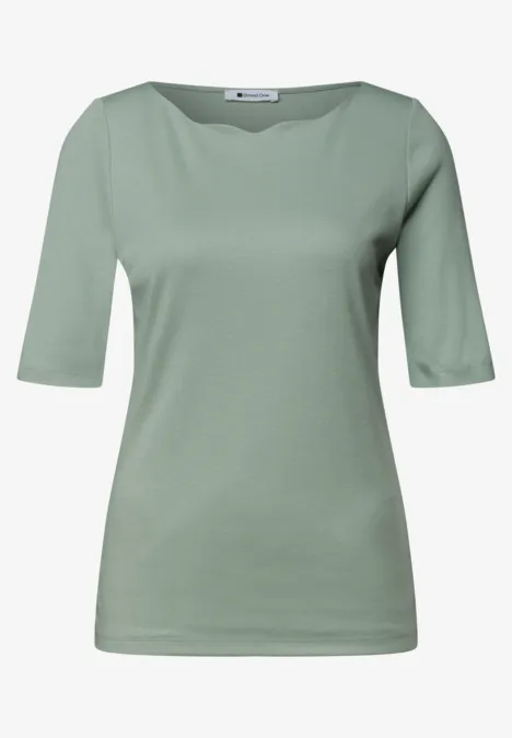 Schlichtes mintgrünes Damen-T-Shirt mit halblangen Ärmeln und Rundhalsausschnitt.