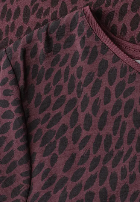 T-shirt à col rond et mélange de textures rustic rouge Dunkelroter Pullover mit schwarzem Ovalmuster, Rundhalsausschnitt, langärmelig