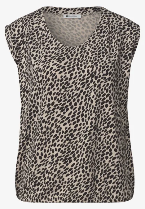 Shirt mit Boat Neck und Elastikbund cotton beige Beiger ärmelloser Damen-Top mit V-Ausschnitt und schwarzem Leo-Muster.