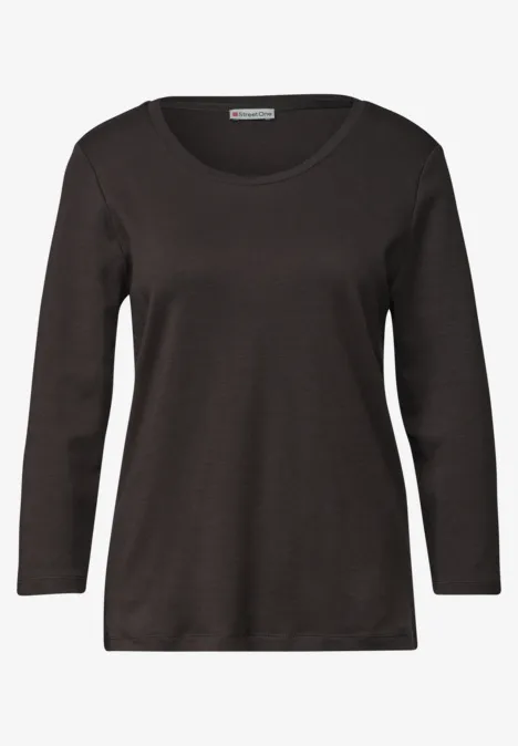 Schwarzes, schlichtes Longsleeve mit Rundhalsausschnitt.