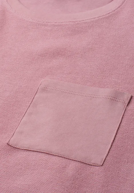 Shirt met ronde hals en structuur vintage blush Een roze T-shirt met opgestikte borstzak van zacht materiaal.