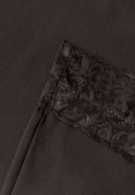 Tissu noir avec bordure en dentelle florale
