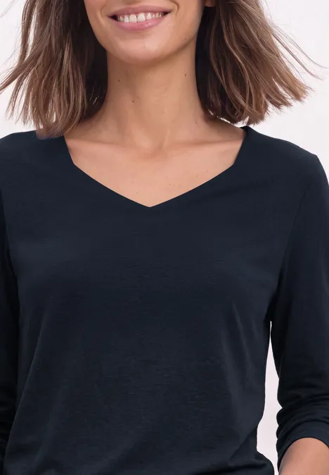 Shirt met lange mouwen en vierkante halslijn darkest blue Frau in schwarzem V-Ausschnitt-Shirt mit 3/4-Ärmeln, schlicht und elegant.