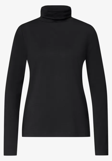 Schwarzer Rollkragenpullover mit langen Ärmeln.