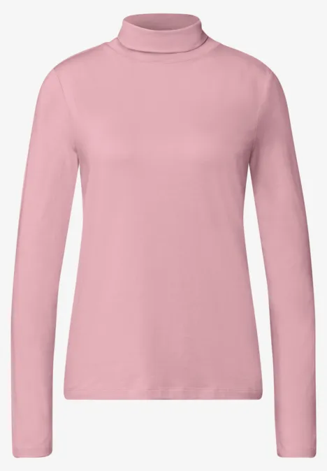Pull col roulé rose à manches longues, design épuré.
