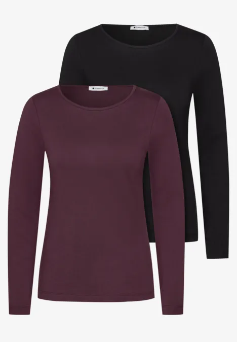 Deux t-shirts à manches longues pour femme, l’un noir, l’autre bordeaux.