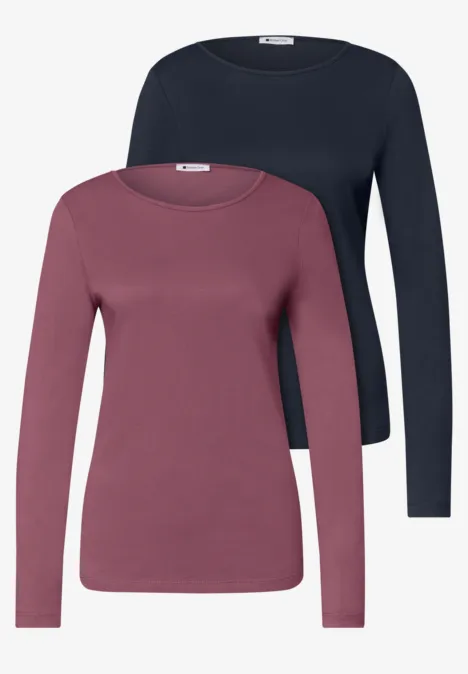 Zwei schlichte Langarm-Shirts in Mauve und Marineblau mit Rundhalsausschnitt auf weißem Hintergrund.