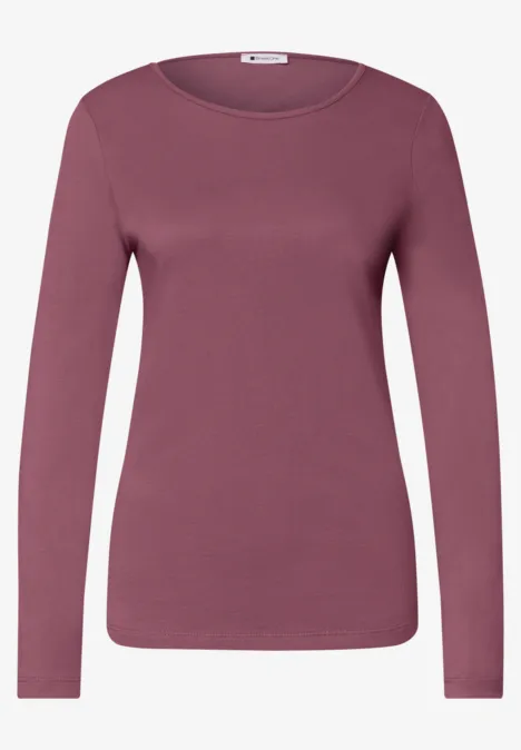 Schlichtes, tailliertes Langarmshirt in bordeauxrot mit Rundhalsausschnitt.
