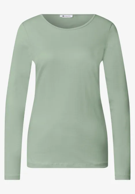 Lichtgroen, langarm damesshirt met ronde hals.
