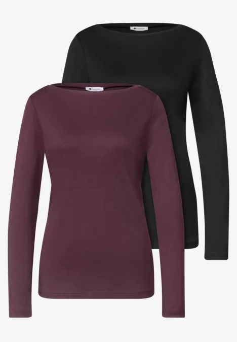 Zwei schlichte, taillierte Langarmshirts in Schwarz und Dunkelrot.