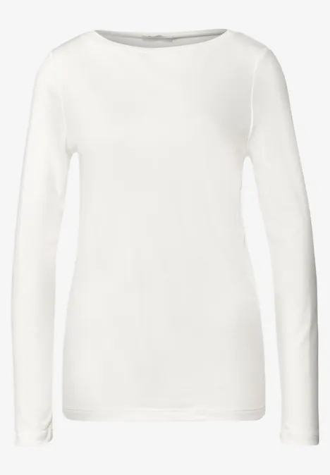 Een eenvoudig wit shirt met lange mouwen, ronde hals, smalle pasvorm en licht rekbaar materiaal.