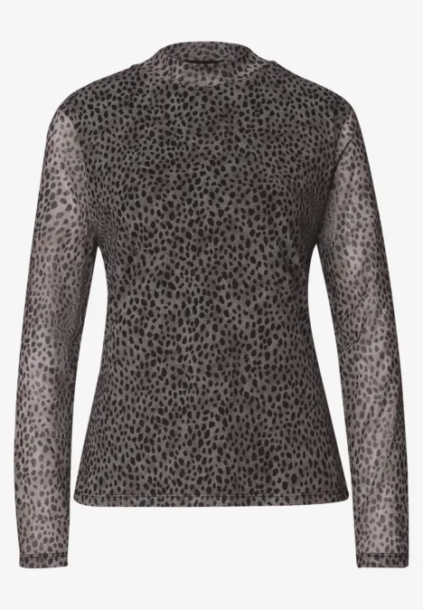 Licht doorschijnende dames top met lange mouwen en grijs dierenprint met stippen.