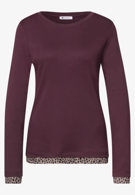 T-shirt à manches longues avec effet color block et imprimé rustic rouge Lila Damenpullover mit langen Ärmeln und dezenten Leopardmusterabschlüssen an Saum und Manschetten.