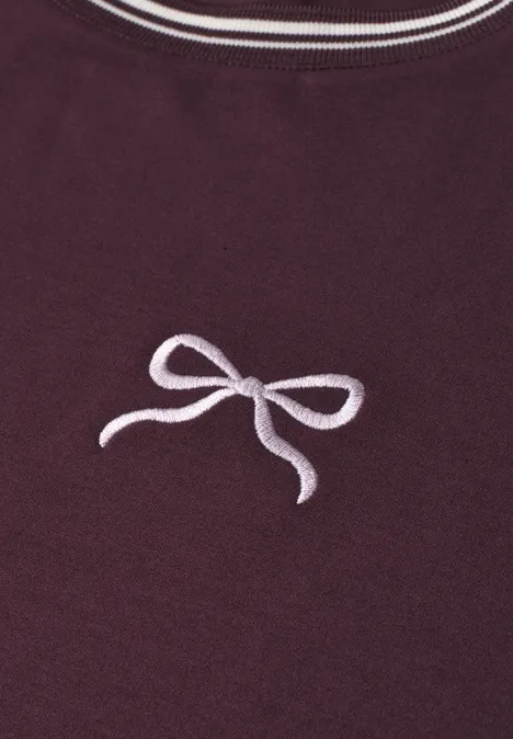 Shirt met ronde hals en geborduurd detail rustic rouge Bordeauxrode stof met een kleine witte geborduurde strik