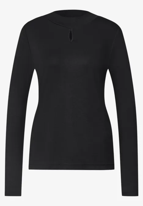 Shirt mit Turtle Neck und Schlitzdetail Black Schwarzes Langarmshirt für Damen mit rundem Ausschnitt und dezenter Schlaufe am Kragen, schmal geschnitten.